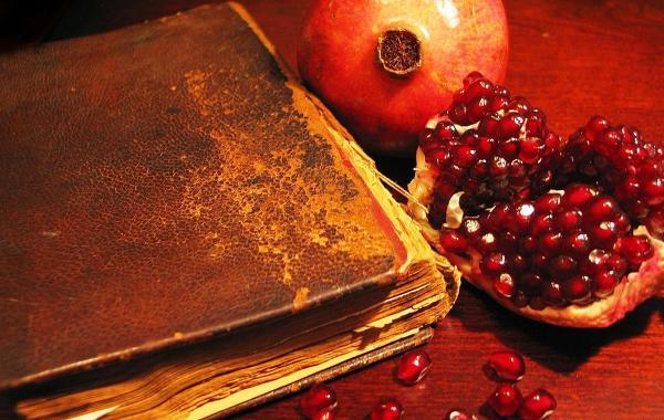 زمزمه عاشقانه های شب چله با شعر یلدایی زمزمه عاشقانه های شب چله با شعر یلدایی