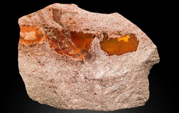 نمایی خیره کننده از سنگ قیمتی اُپال را ببینید نمایی خیره کننده از سنگ قیمتی اُپال را ببینید